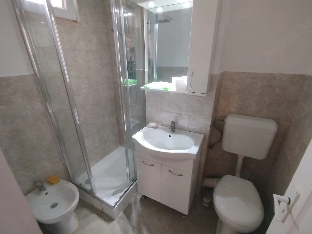 Apartament de închiriat în zona Adrdian cu trei camere la etajul 2 parțial mobilat !
