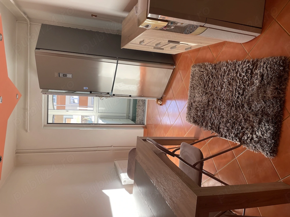 Apartament 2 camere , zona rovine(borcanul cu miere) etaj 3. Centrala,aer conditionat,apa separat. 