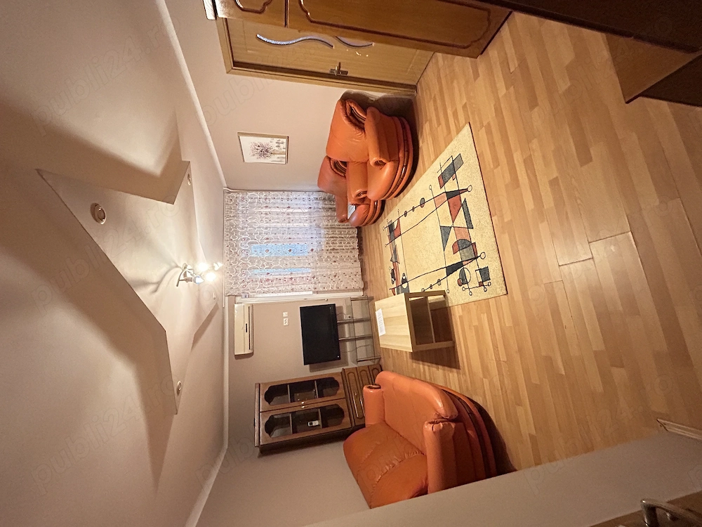 Caut coleg colegă apartament 3 camere   Str. Loga, UVT Poli Centru