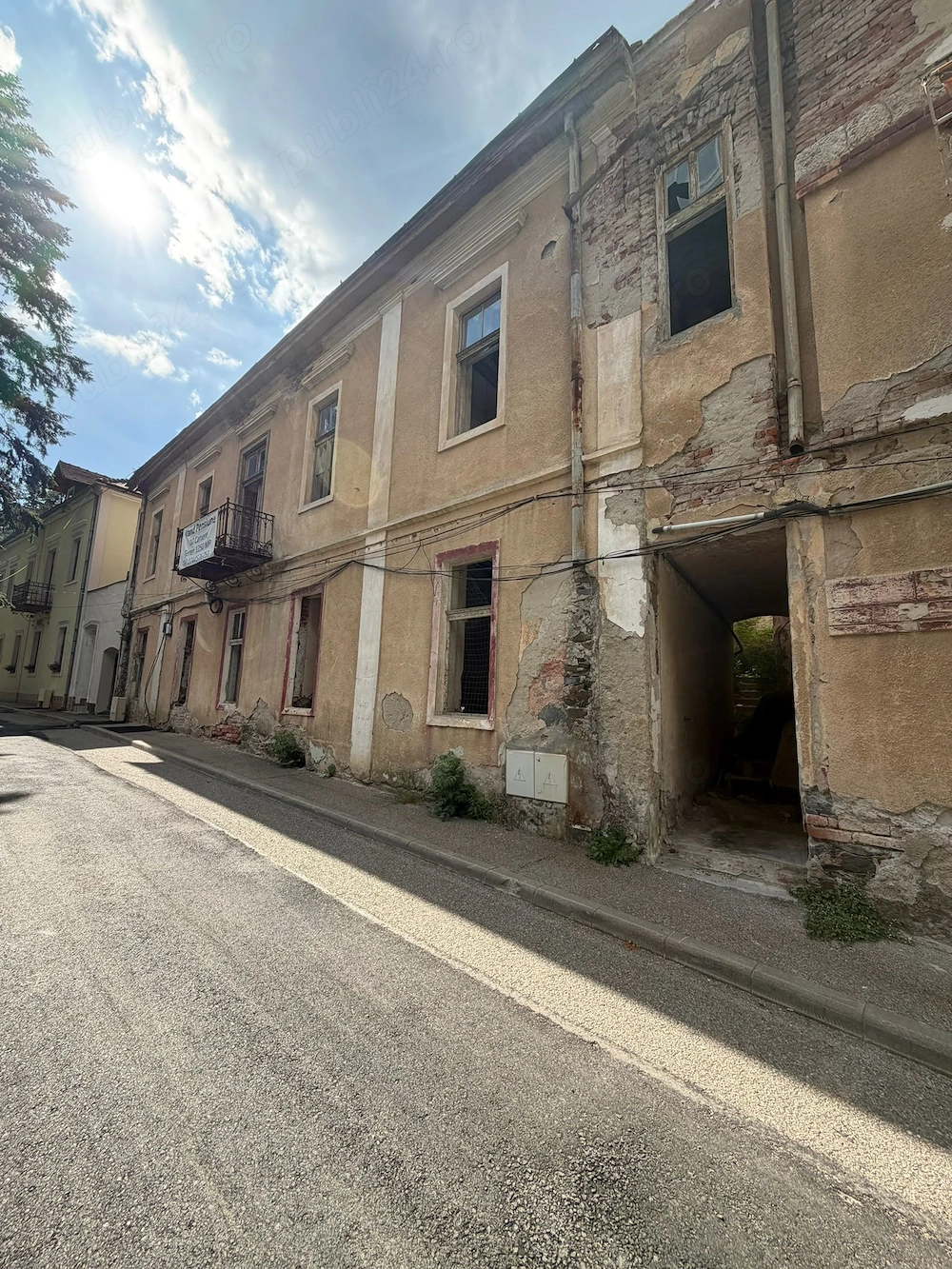 Vand locatie in centru Baile Herculane