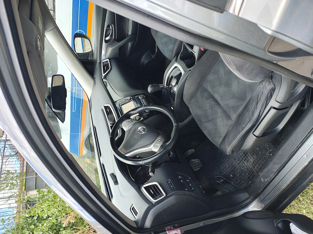 Vând NissanXtrail
