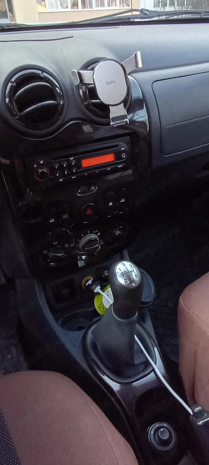 Vând Dacia Duster