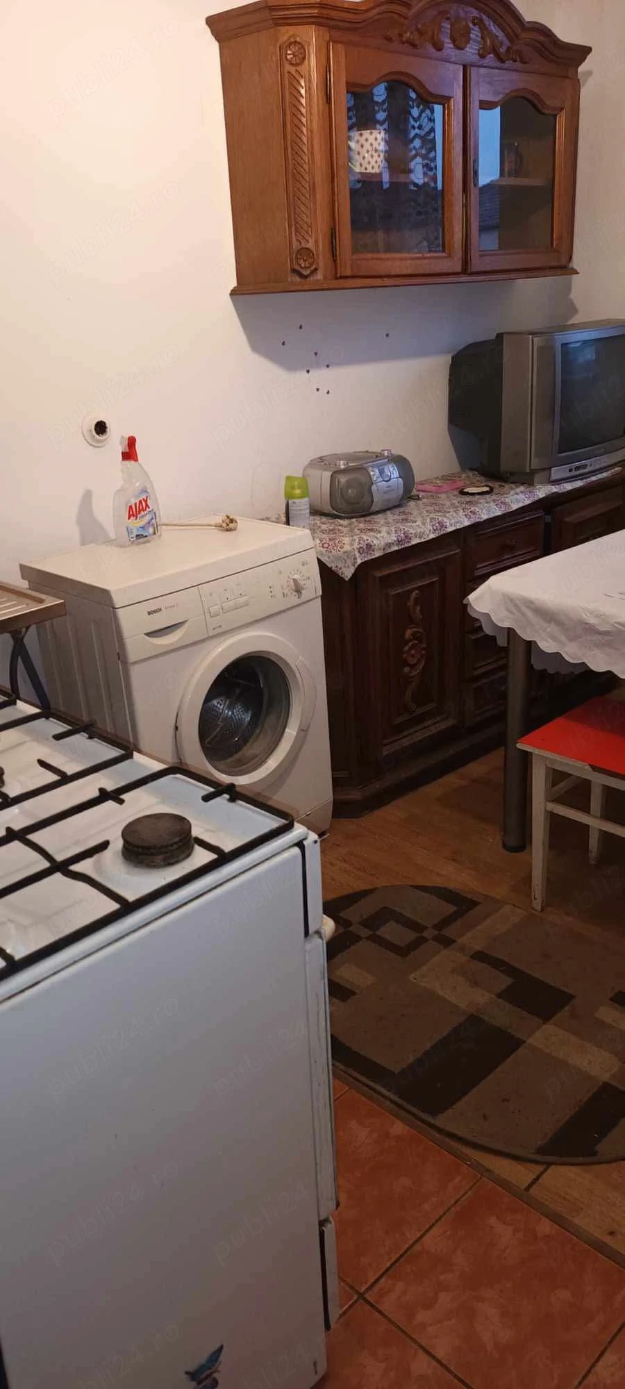 Inchiriez Garsoniera confort 1 36 m2 Rogerius -Oradea. 210 E.Tel.  