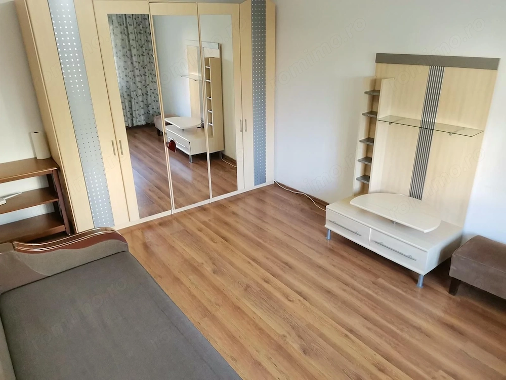 Închiriez apartament