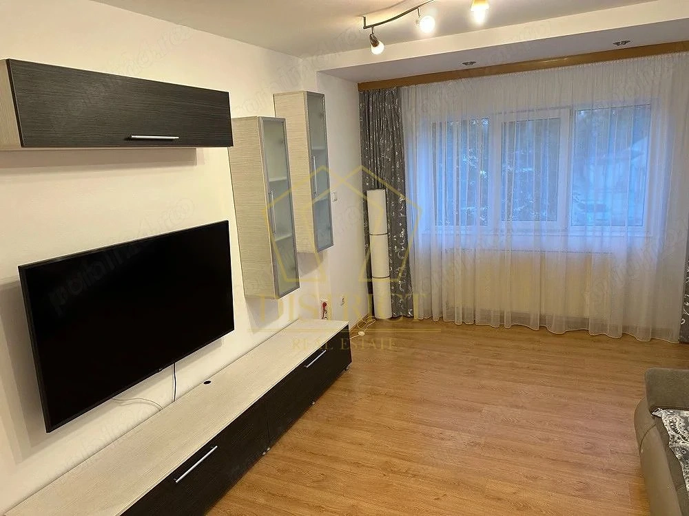 Apartament cu 3 camere, decomandat, etaj 1- Calea Girocului