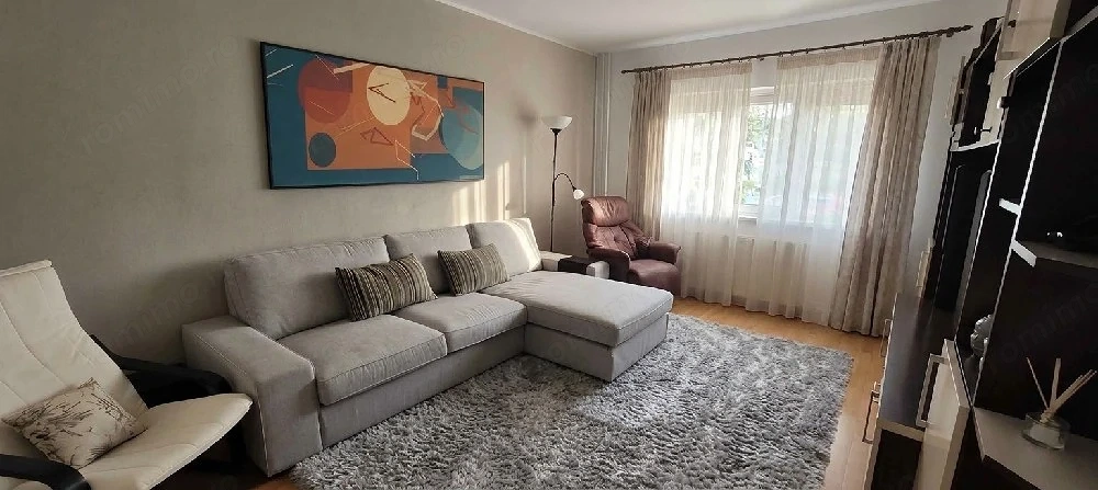 Proprietar, vând apartament 3 camere decomandat, zona centrală(Str. Emil Racovita)