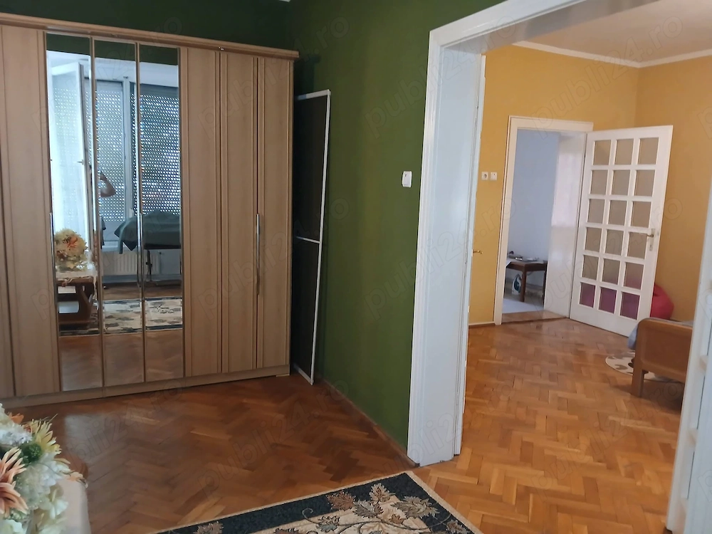 Vând imobil P+E in SM, fundație înaltă piatra și beton armat și construcție cărămidă 