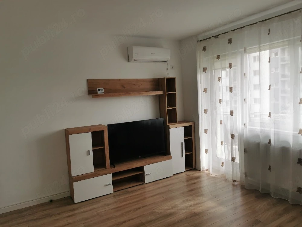 Ofer spre închiriere apartament cu 2 camere decomandat 