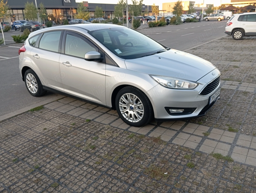 Vând Ford Focus 3  2016 ,benzina ; 153000 km ;distributia facuta la 120000 km ; inca un rand de roti
