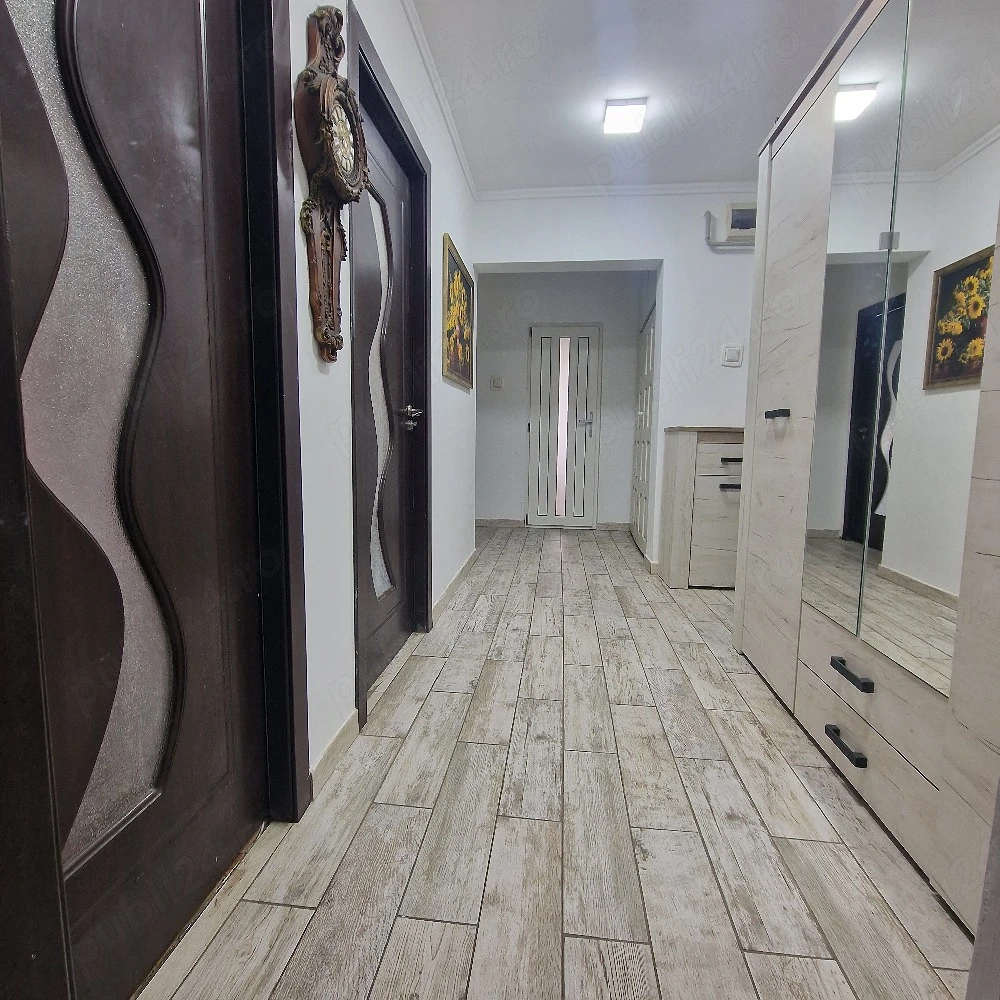 Apartament 3 camere     centrala    geam la baie -  Zona SUD