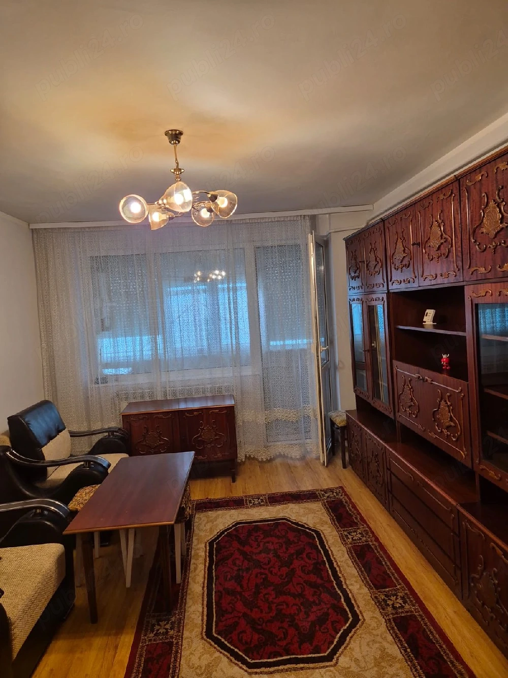 închiriez apartament cu o cameră 