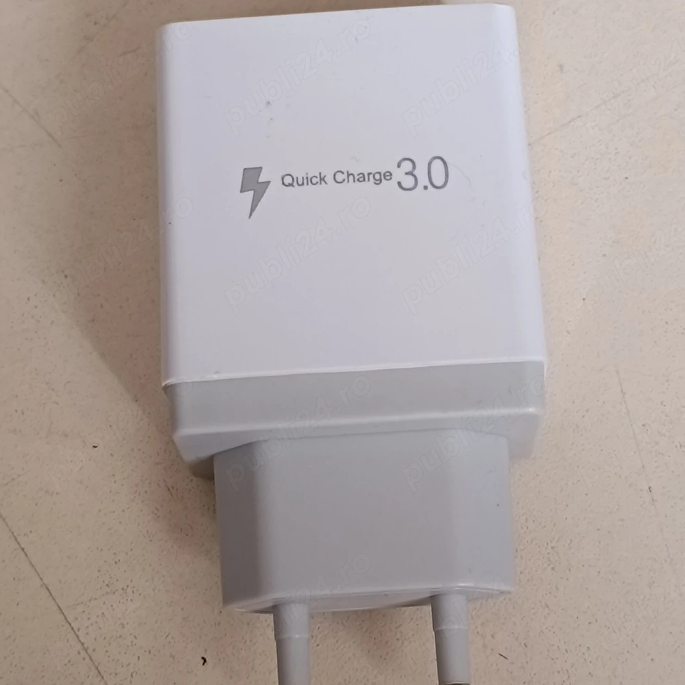 Travel Charger HJC-430, cu 4 porturi USB.