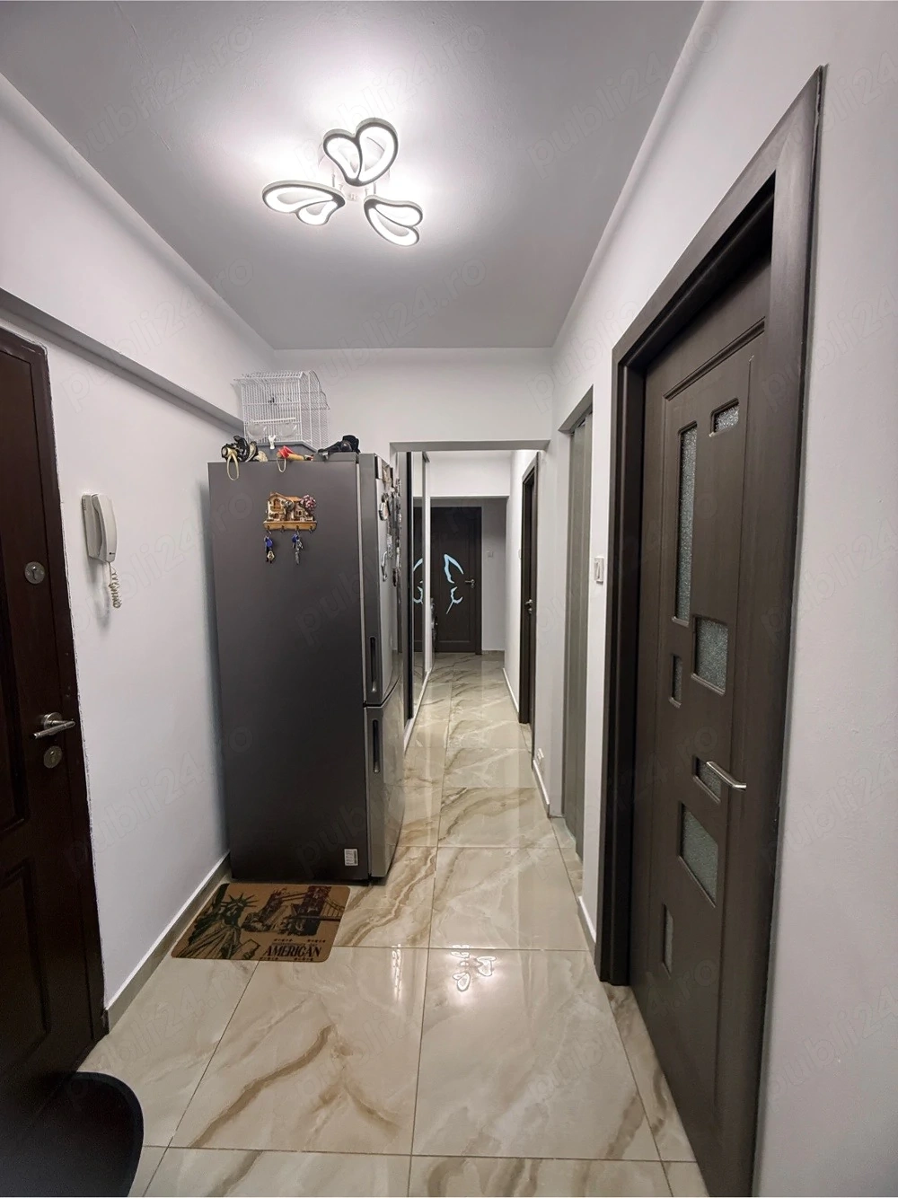 Vand apartament 3 Camere + Balcon  Mobilat Utilat   pretul este negociabil !