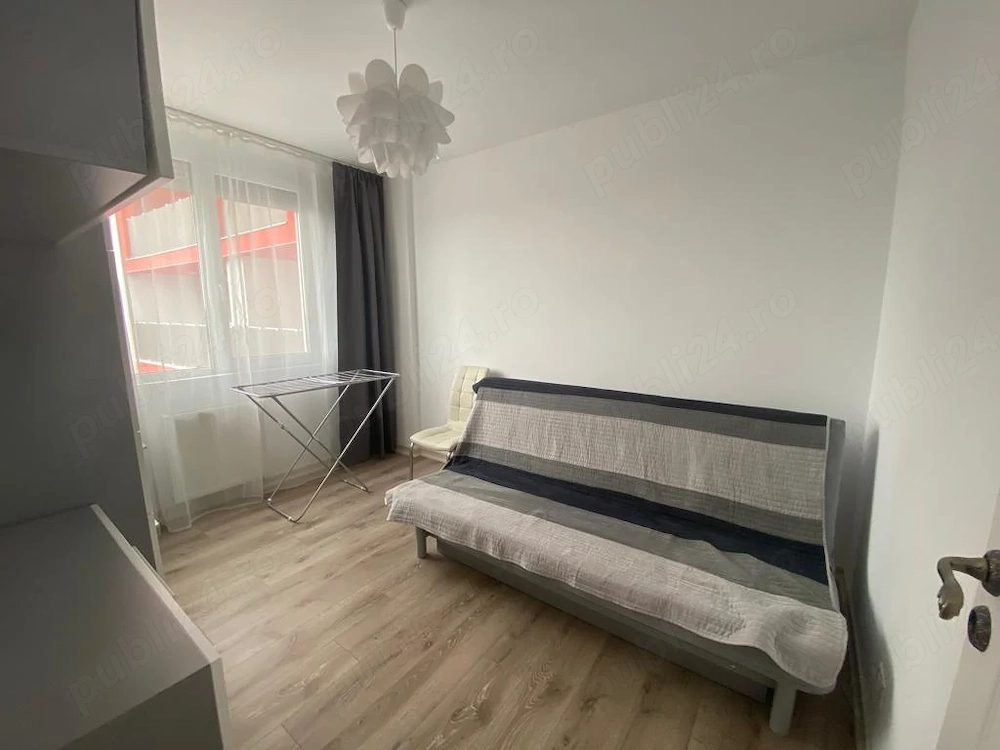 Inchiriez Apartament cu 3 Camere in Zona Micalaca