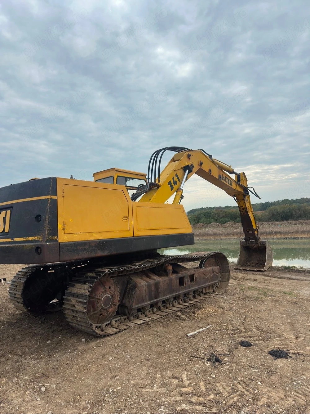 Vând excavator + rabă