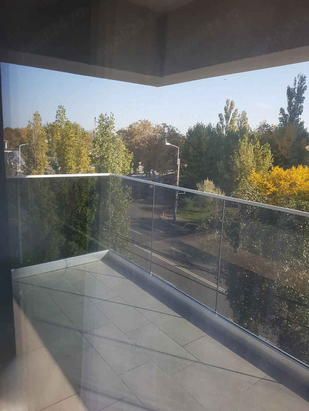 Proprietar închiriez apartament cu 2 camere decomandate  situat în Mamaia vis-a-vis de Hotel Rex si.