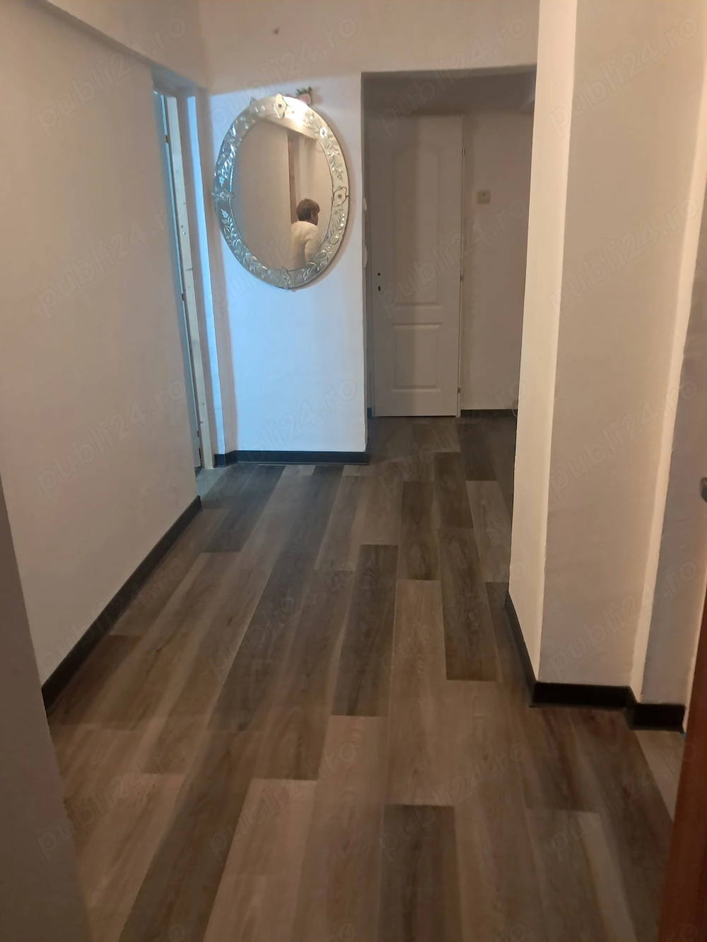 se vinde apartament cu 3 camere central zona Crișan 2 la parter