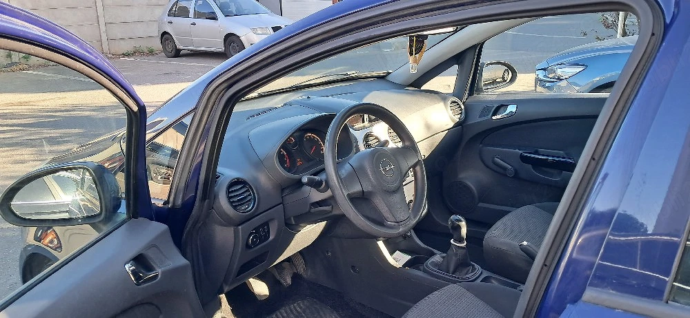 vand opel corsa 2011 benzina 1.2 180000 km 