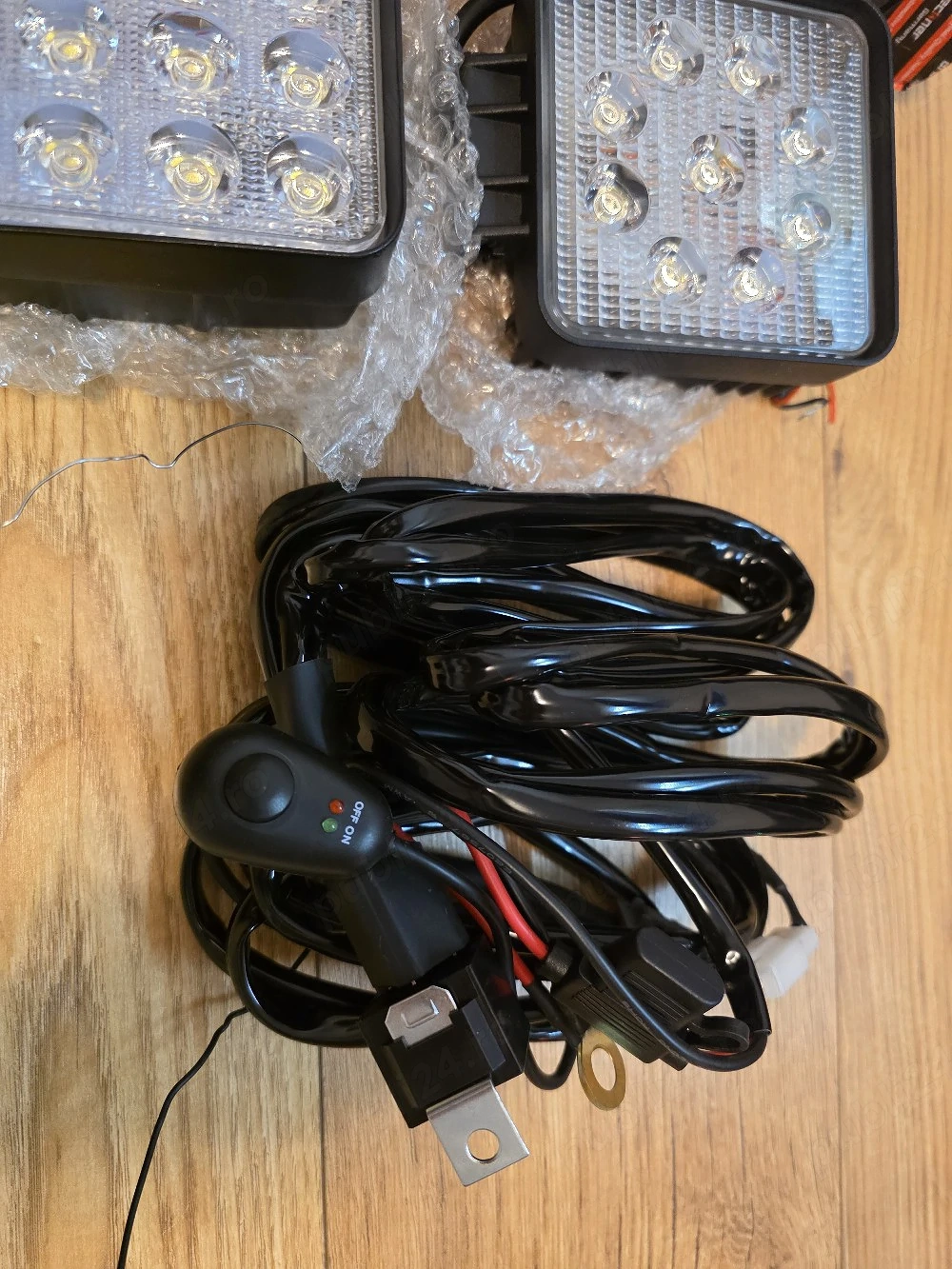 Vând set complet de două proiectoare LED marca Breckner Germany, noi (în cutie), însoțite de kit com