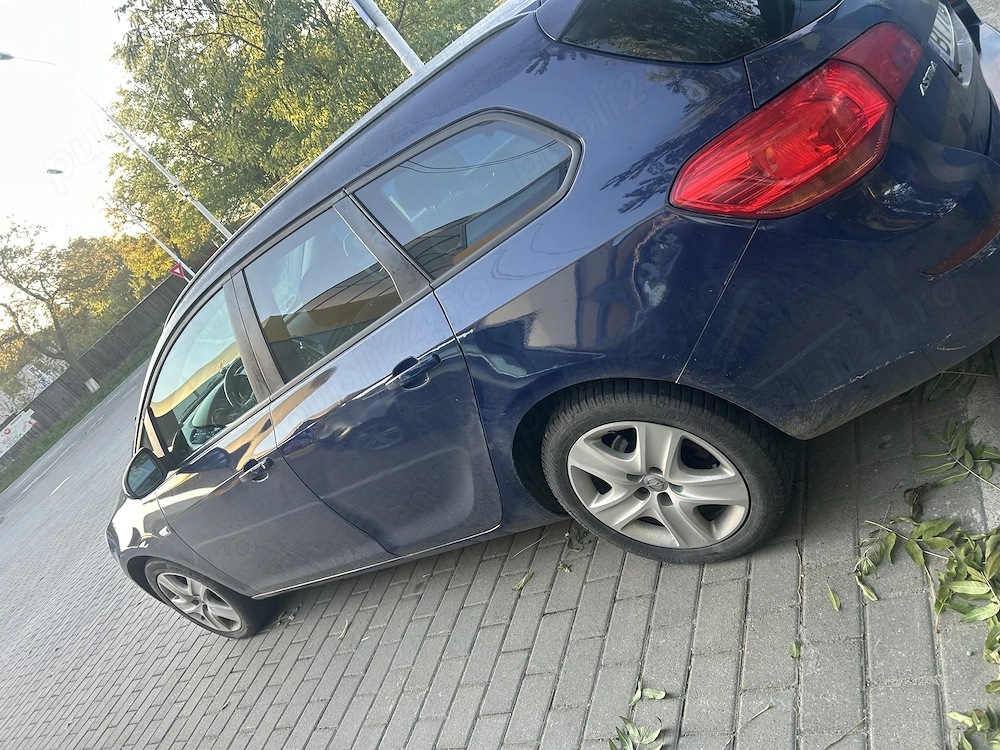 Opel Astra J 2011