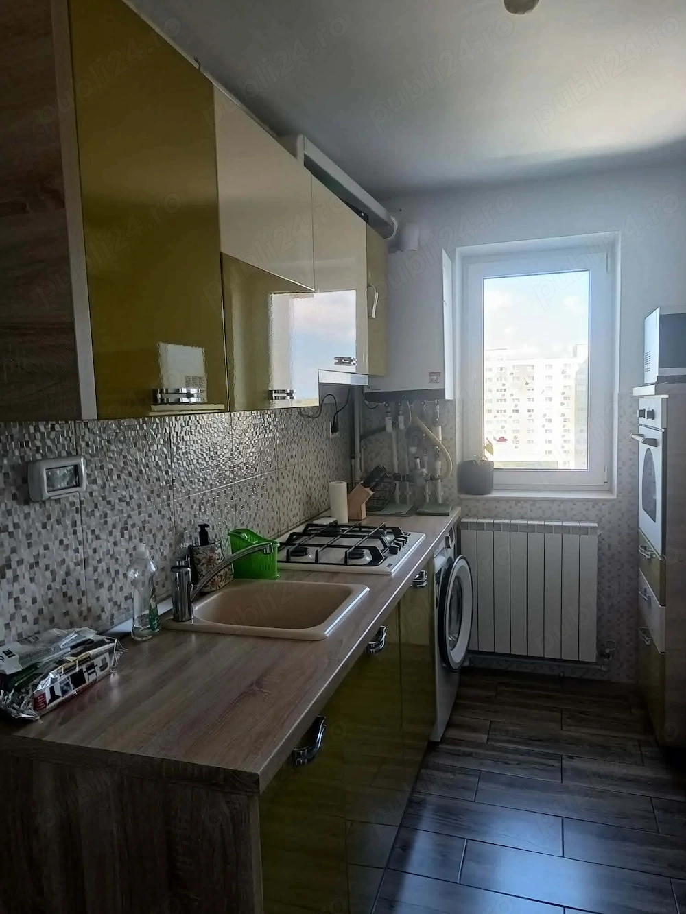 Închiriez apartament cu 2 camere