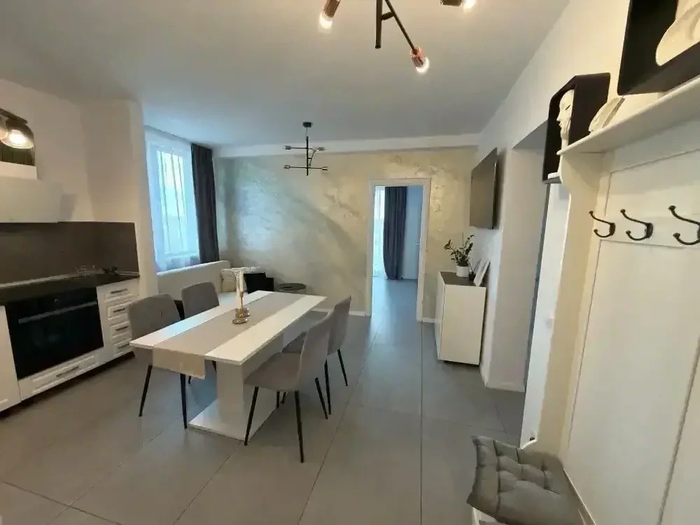 De vanzare apartament 3 camere In dumbravita direct de la proprietar 