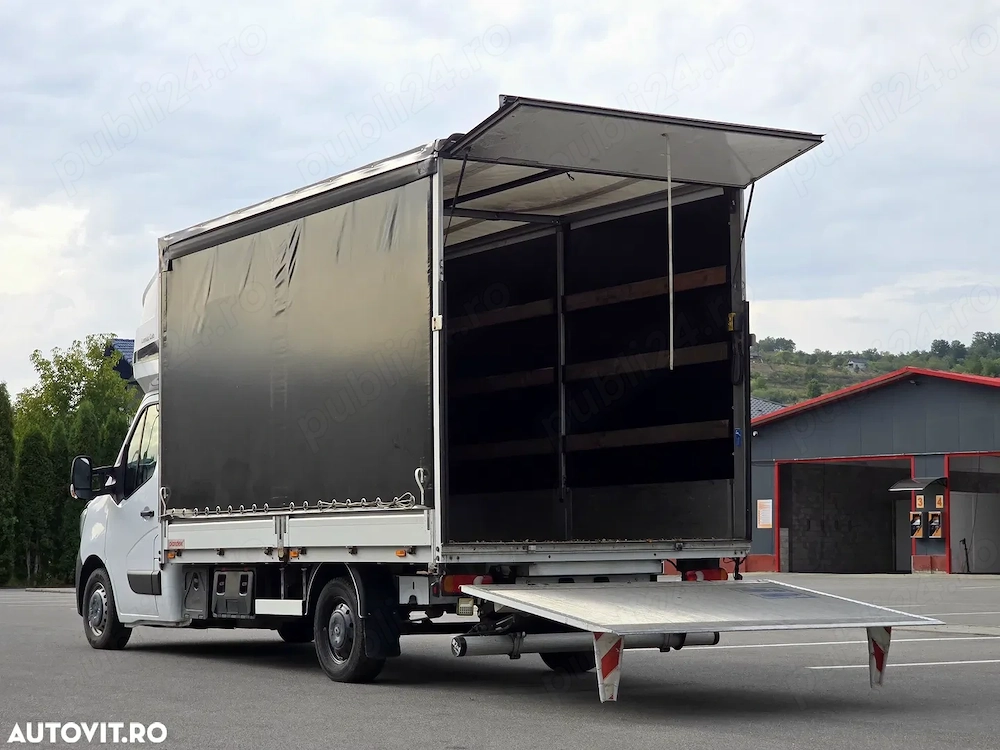 Transport marfa cu lift