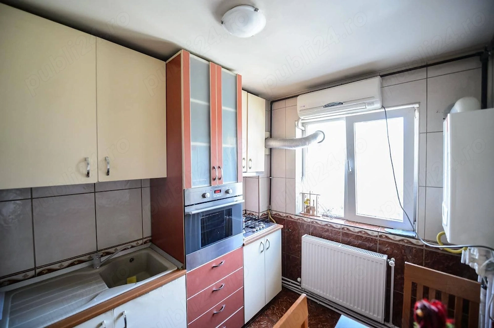 Ap 3 camere decomandat de închiriat 