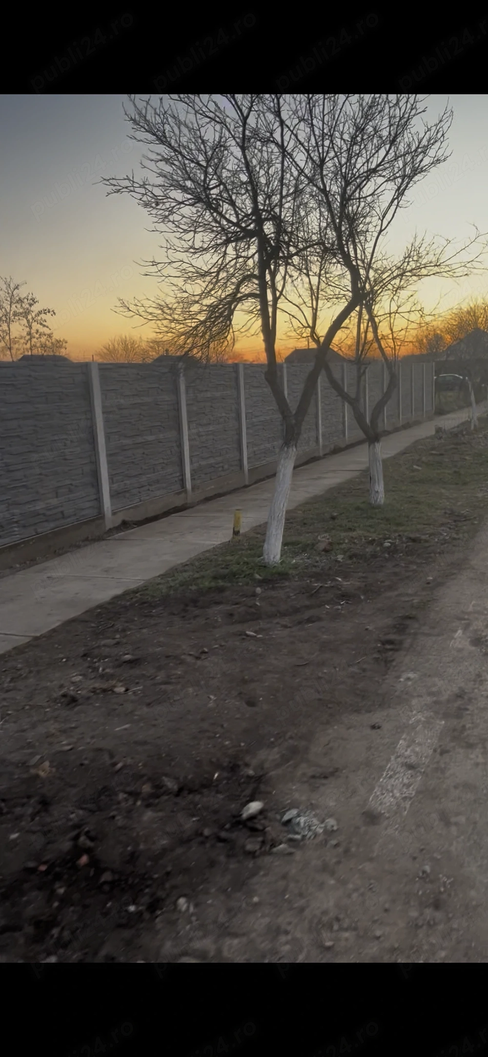 Vând teren casă cu toate utilitățile în față plus gard beton nou