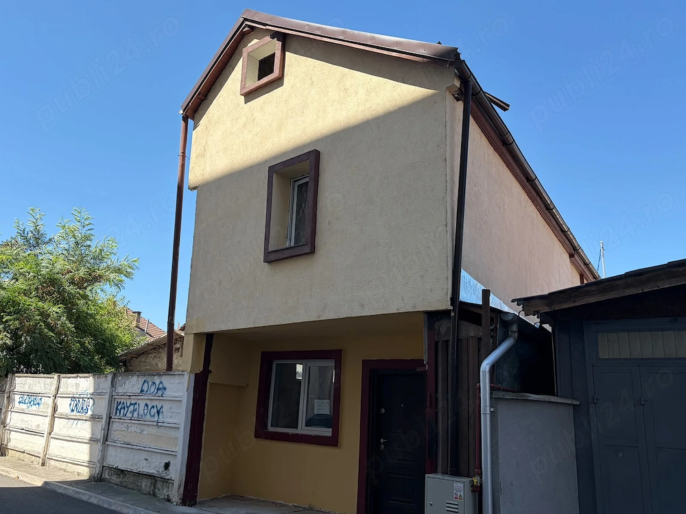DE VÂNZARE: Casă cu 2 etaje cu încălzire centrală și curent trifazic în Sângeorgiu de Mureș