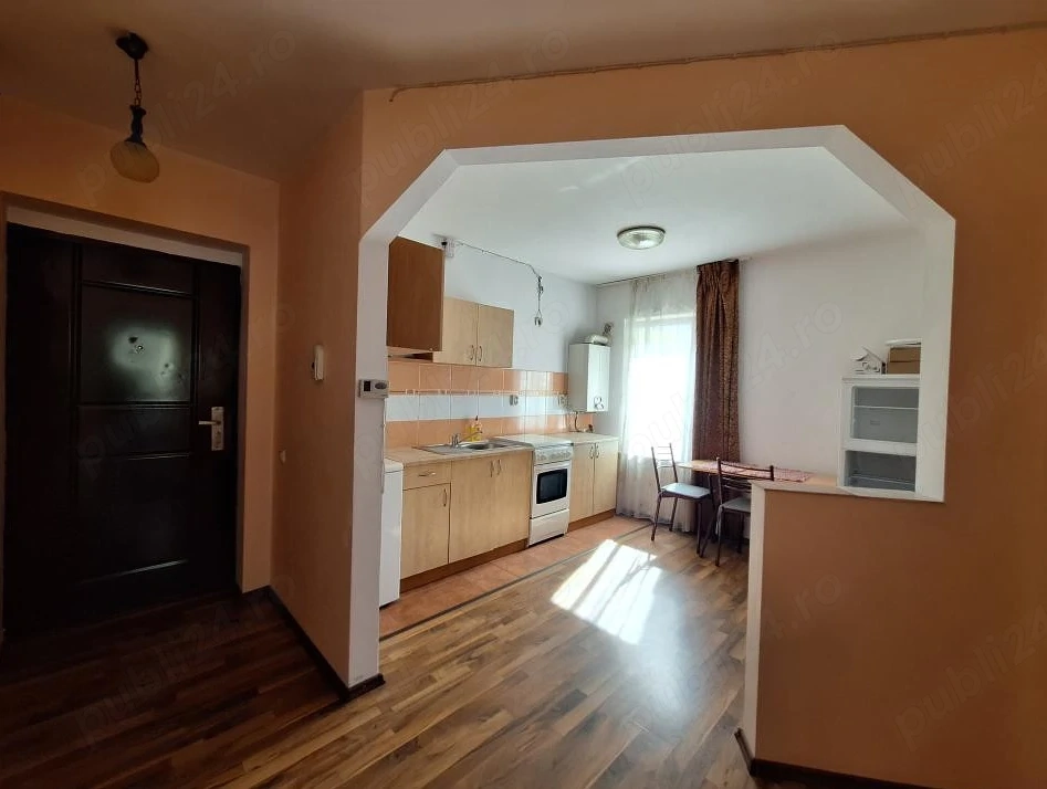 Proprietar vând ap. 2 camere decomandat cu balcon | Etaj 1, Florilor