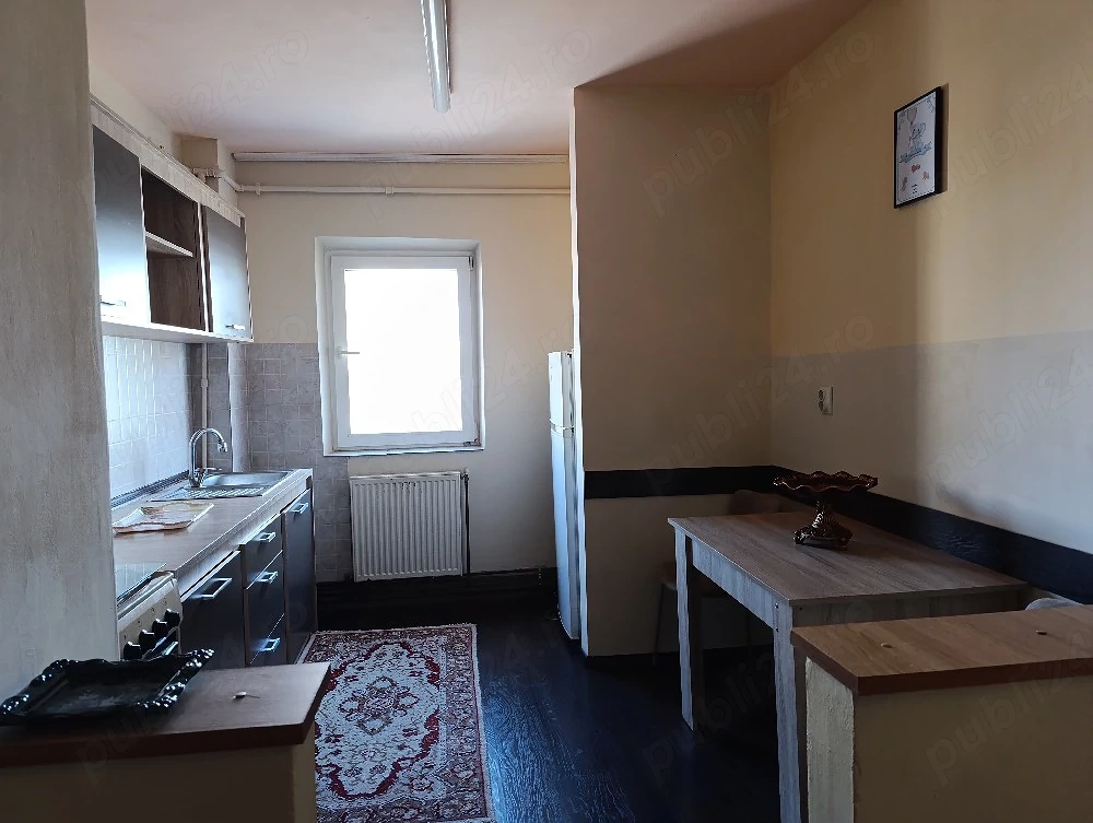 închiriez apartament 2 camere 