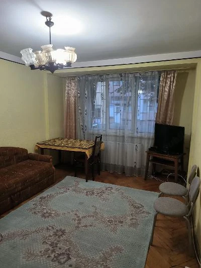 Inchirieaz apartament 2 camere, zona garii