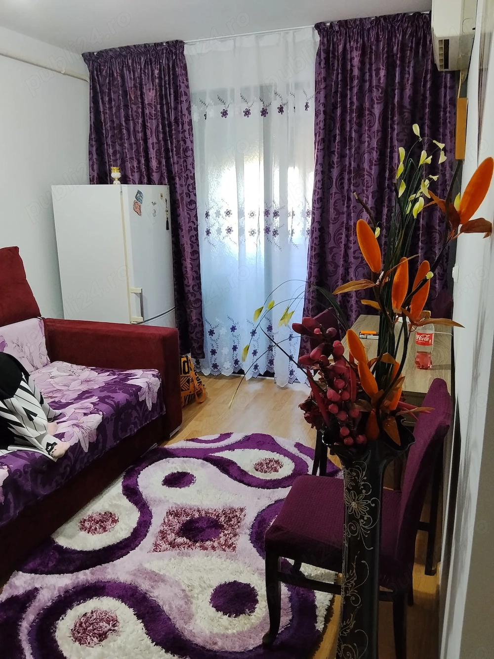 Închiriez apartament 