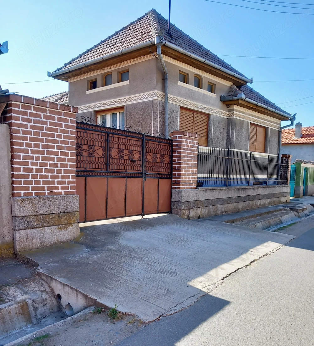 Casă de vânzare în Cut, județul Alba   zonă centrală