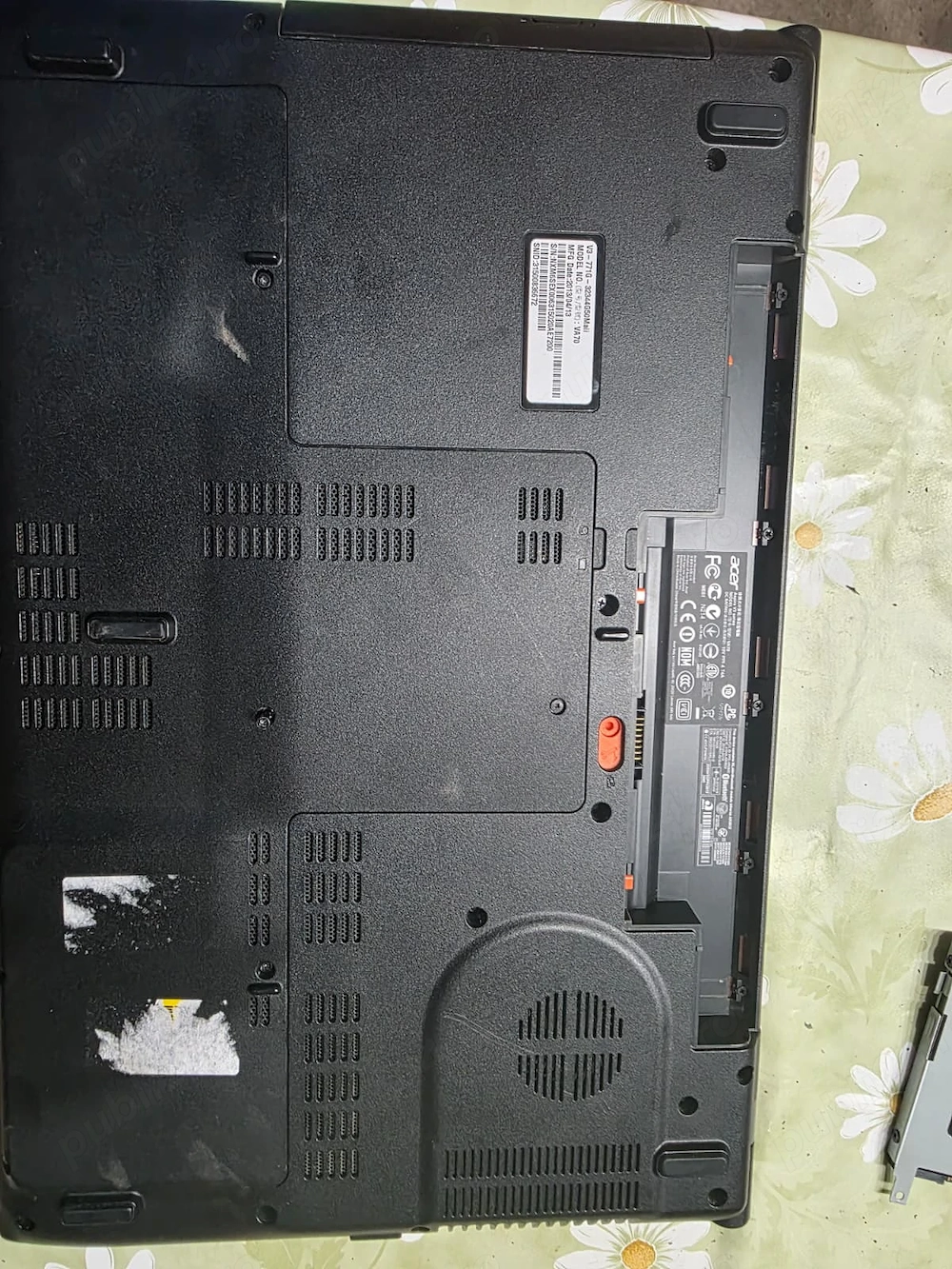 Dezmembrez laptop Acer v3 va70 (2/5)