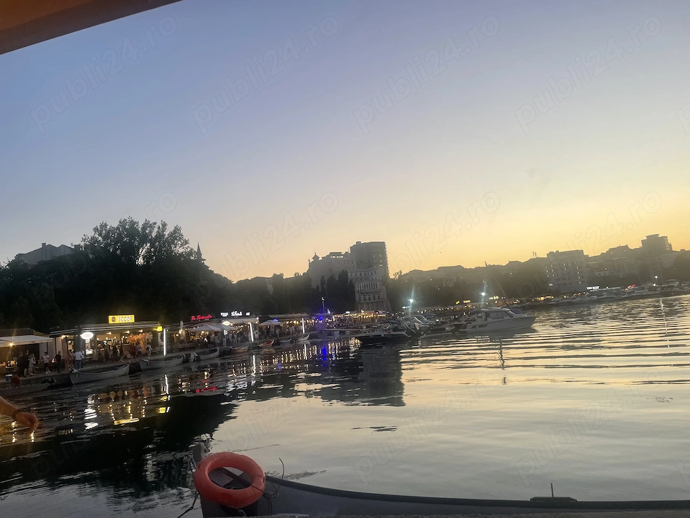 Ofer cameră în Cta la 5 min de plajă 