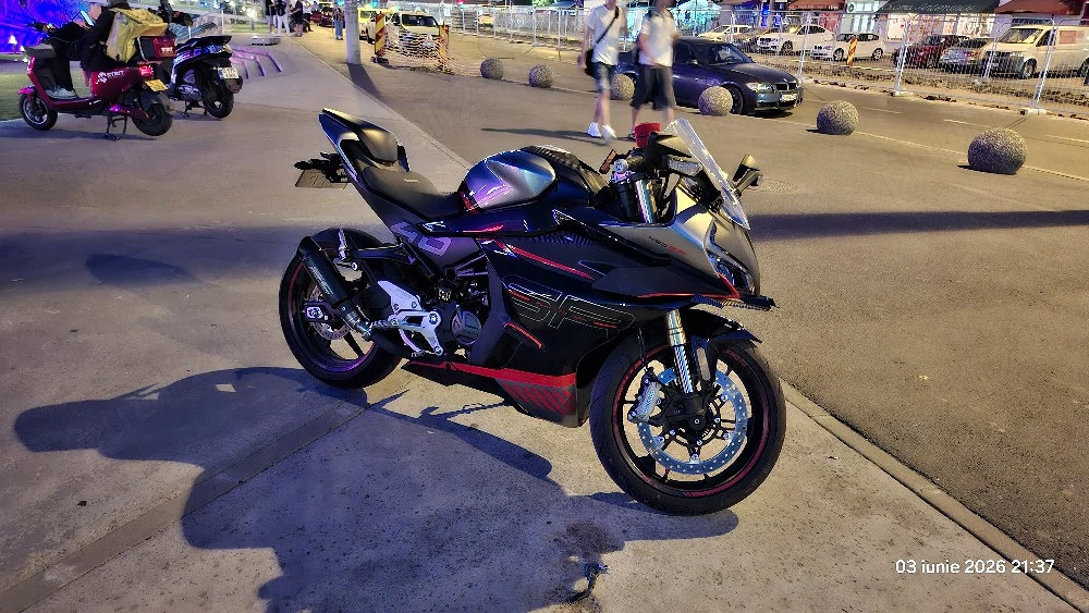 motocicleta CFMoto 450 SR sport