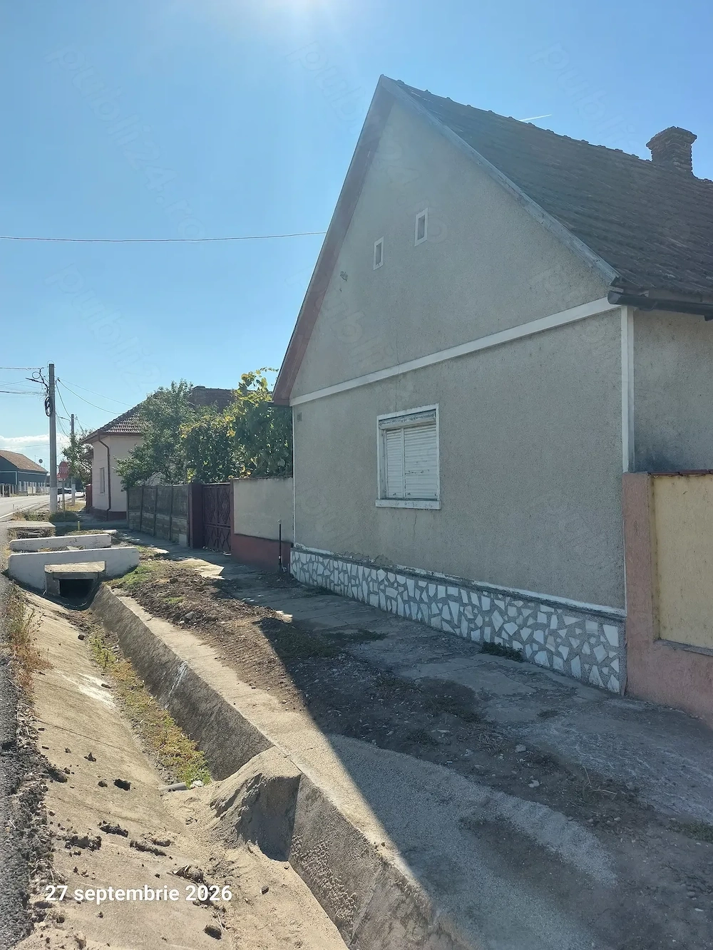 Vând casă cu teren intravilan ultra central în satul Batiz, S = 5.675 mp;  Preț = 210.000 Euro