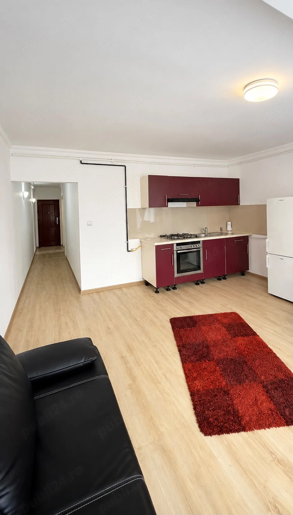 Închiriez apartament cu 2 camere