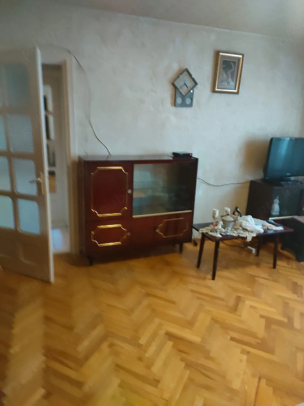 Apartament 3 camere semidecomandat 
