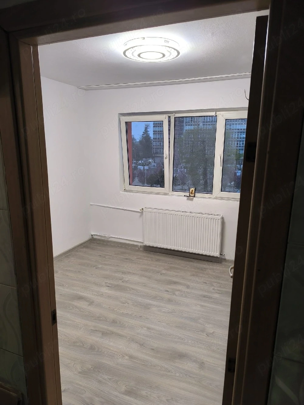 Vand Garsoniera UMT