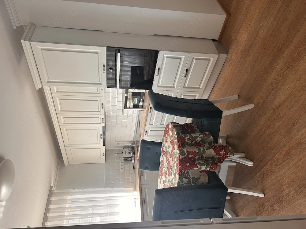 De închiriat apartament 4 camere