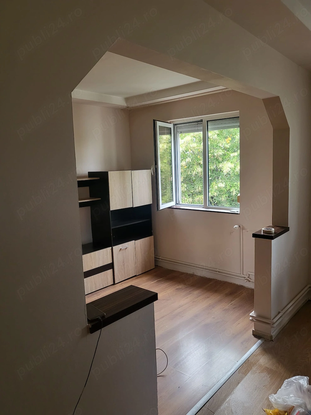 închiriez apartament 3 camere