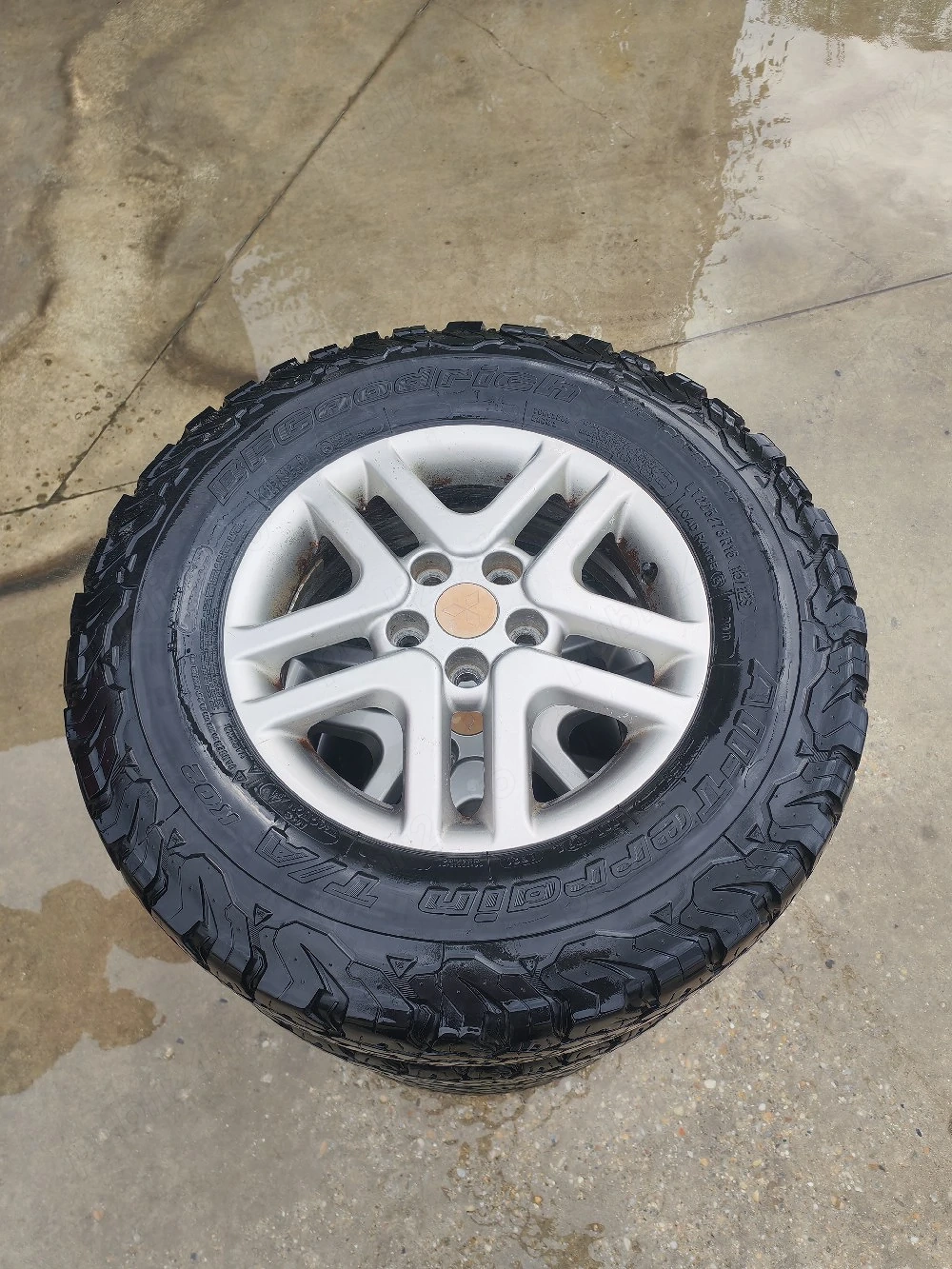 Roti mitsubishi pajero pinin