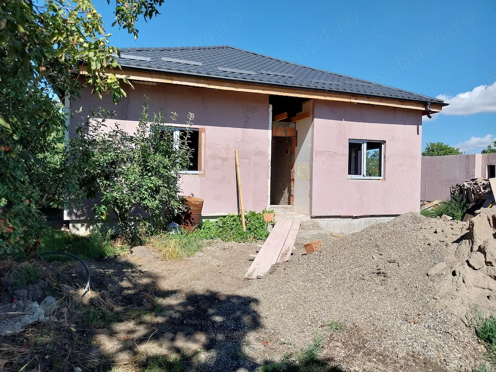 Vand casa la gri  parter constructie 2026