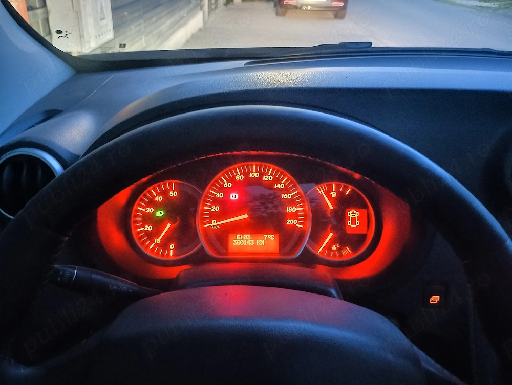 Vând Mercedes citan mașina rulează bine fara rugina