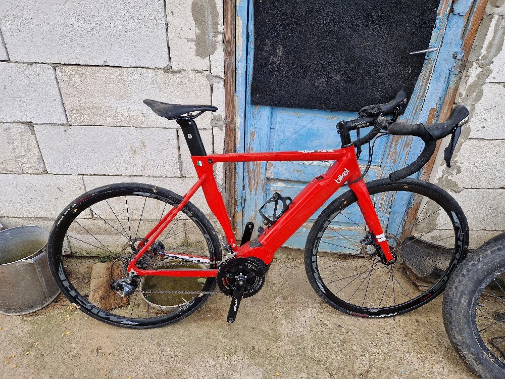 vand bicicleta electrica e aproape noua 