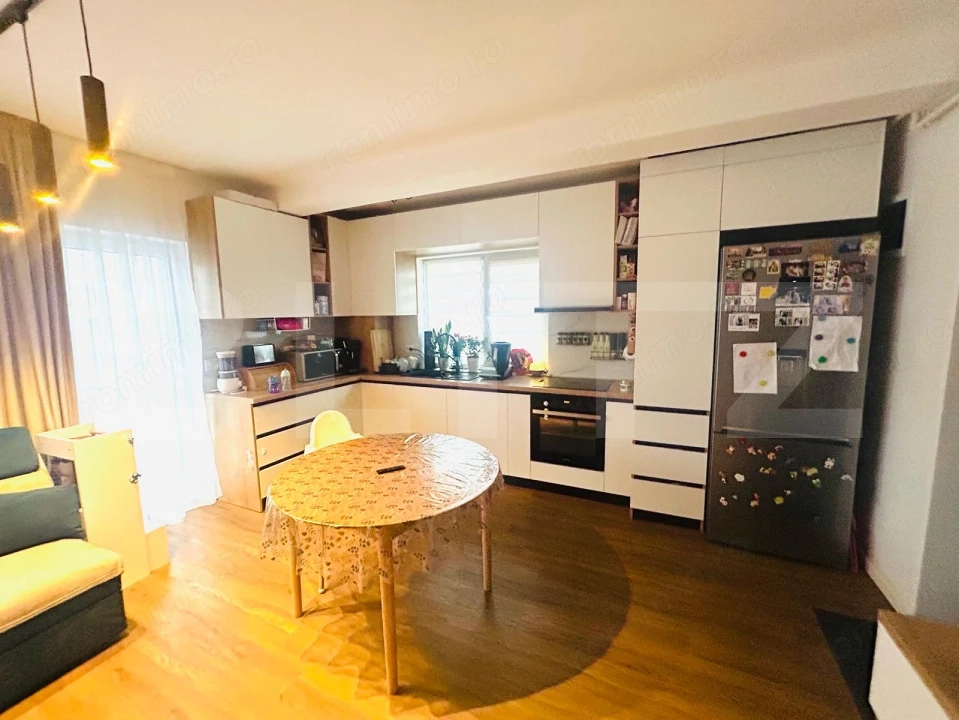 Apartament semidecomandat cu 3 camere,2 bai, parcare inclusa, zona Cetatii