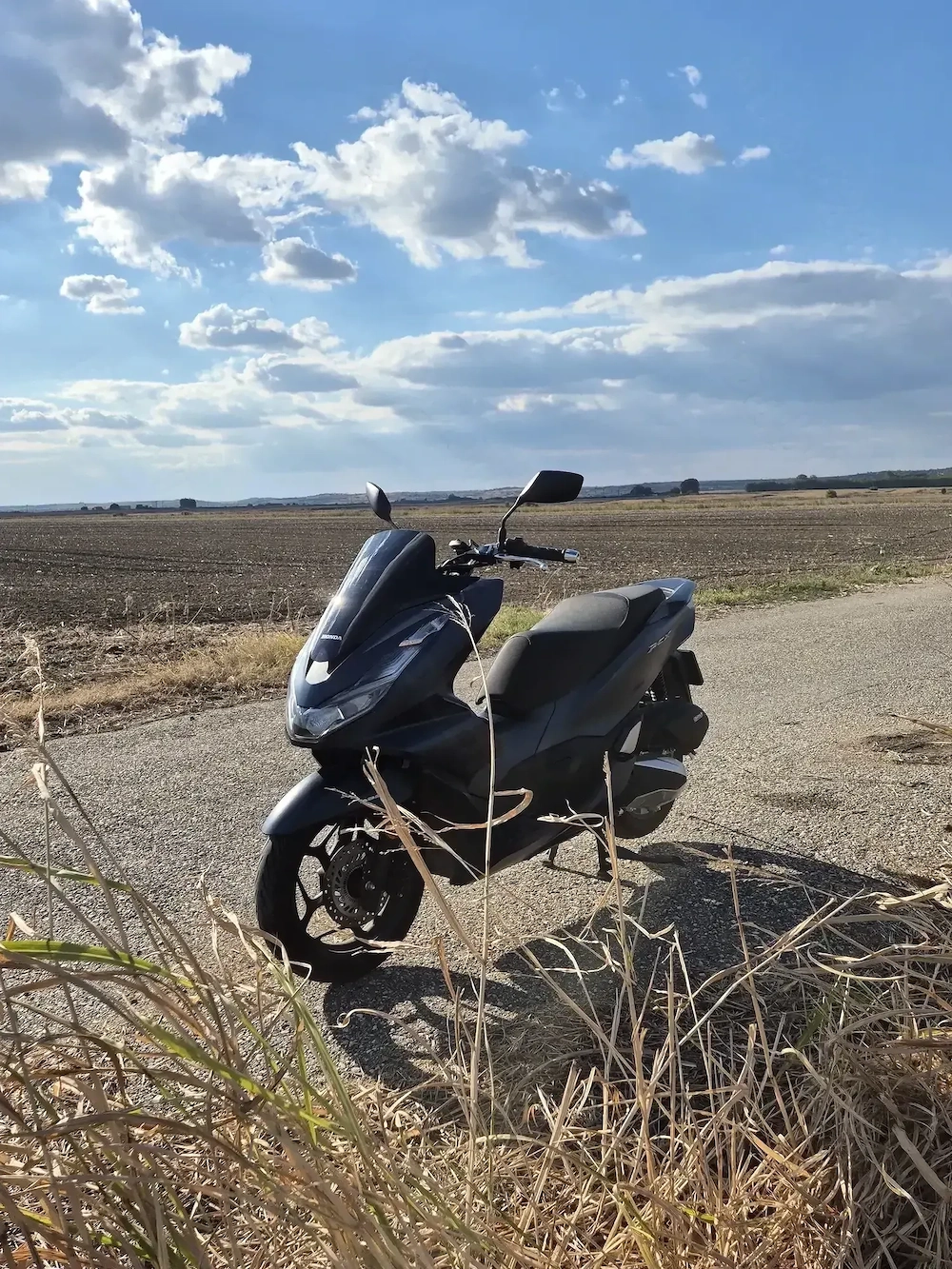 Honda PCX 125   2  km   stare foarte bună  Vând Honda PCX 125, an 2024, cu 10.600 km